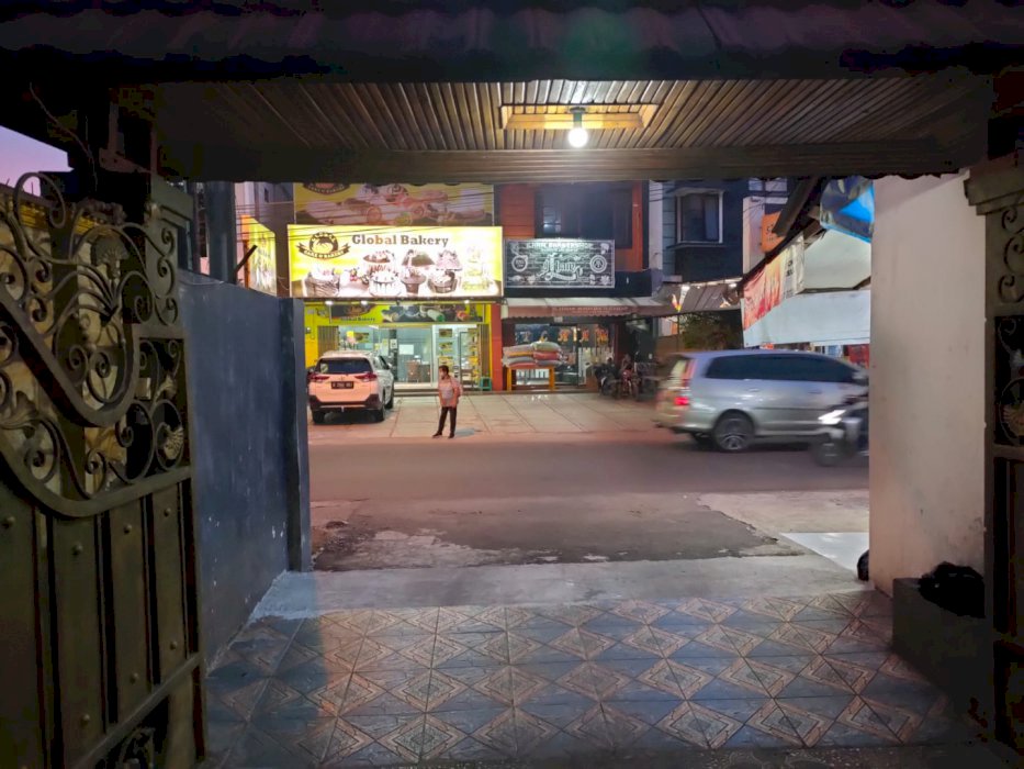 CARI RUMAH SIAP HUNI PLUS 3 KIOS USAHA FULL ISI  !!! INI JAWABANNYA!!!