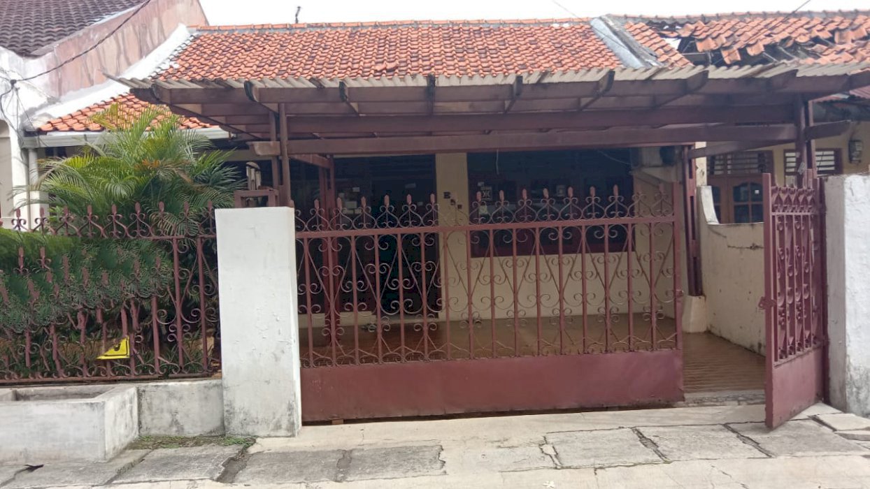Rumah Lama di Komplek DDN Pondok Labu JakSel, Dekat  Taman & Mesjid
