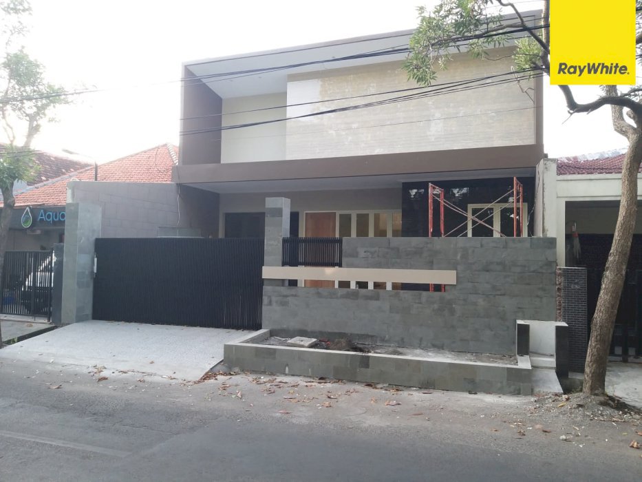 Rumah Dijual Ada Garasi Di Jl. Raya Ngagel Jaya Utara Surabaya