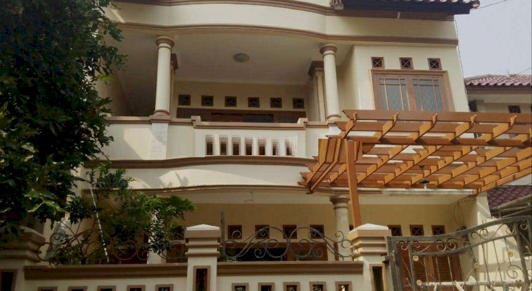 Rumah full renoved 2lt siap huni 10x20 type 4+1KT Pondok Kelapa