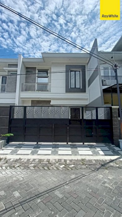 Dijual Cepat Rumah Bangunan 2 Lantai Lokasi di Sutorejo Selatan