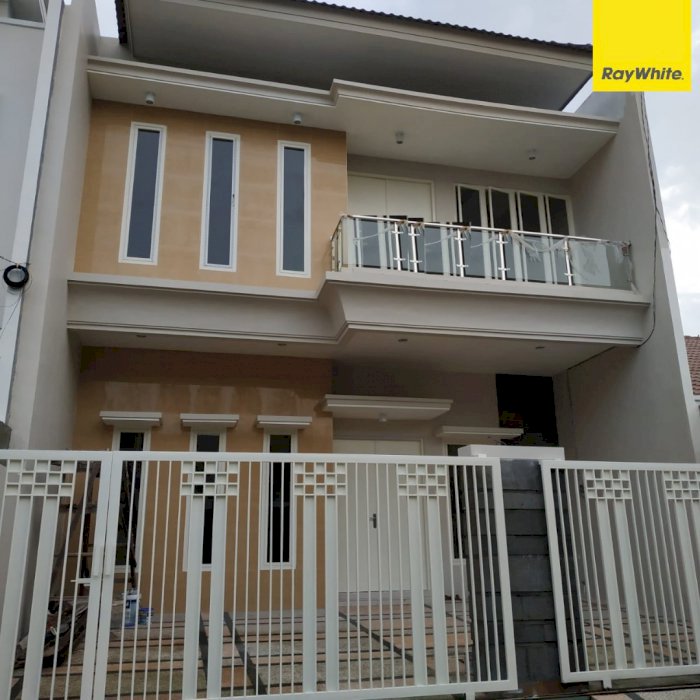 Dijual Rumah SHM 2 Lantai Lokasi Strategis di Sutorejo Utara, Surabaya