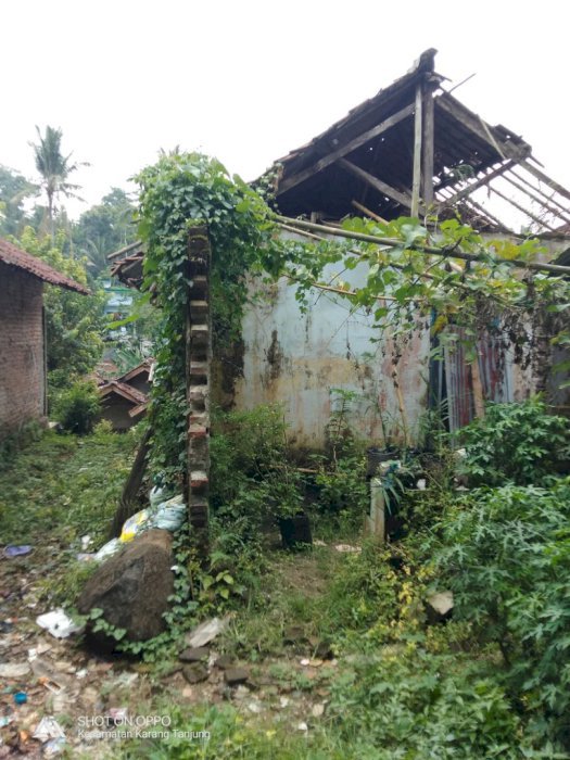 Jual rumah murah bagunan apa adanya saya cuma jual tanah saja