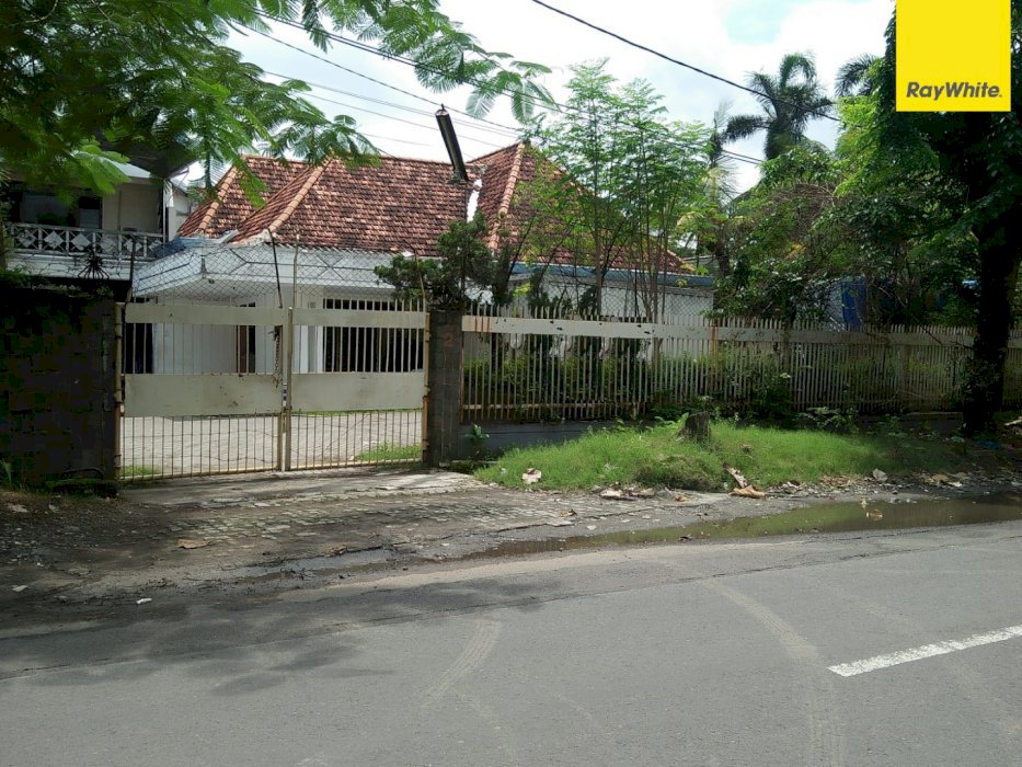 Disewakan Rumah Pinggir Jalan Siap Huni Lokasi di Jl. Kalasan Surabaya