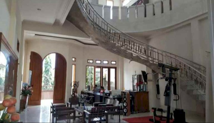 Dijual rumah mewah Gatsu barat Denpasar Bali