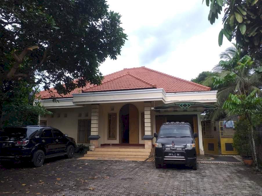 rumah murah dengan halaman yg luas