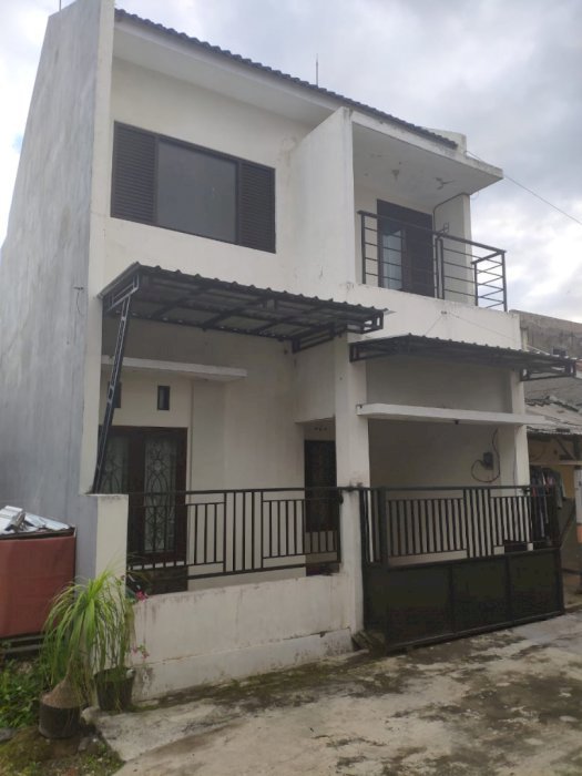 Rumah 2 Lantai Istimewa di Daerah Ngijo Karangploso