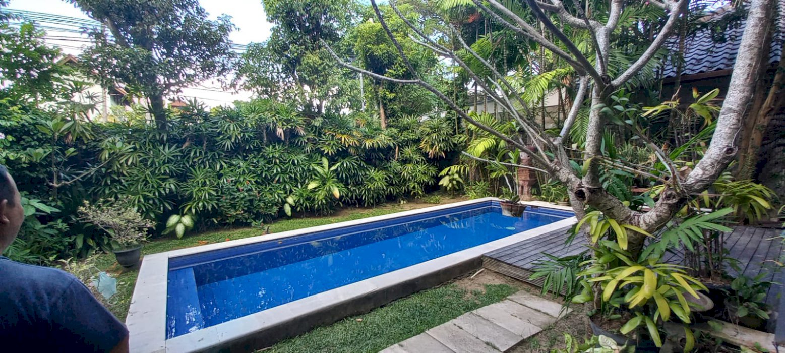 Monthly & Yearly Rent 4 Bedrooms Villa in Peacefull Area of  Seminyak