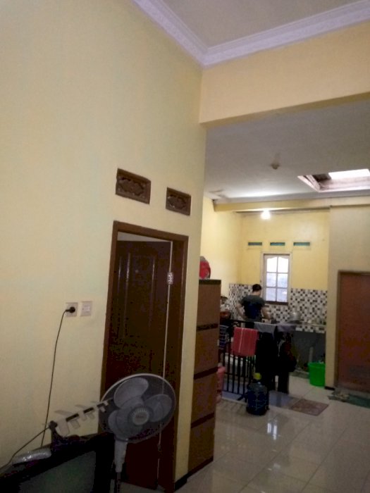 Jual rumah  dua lantai atas bawah