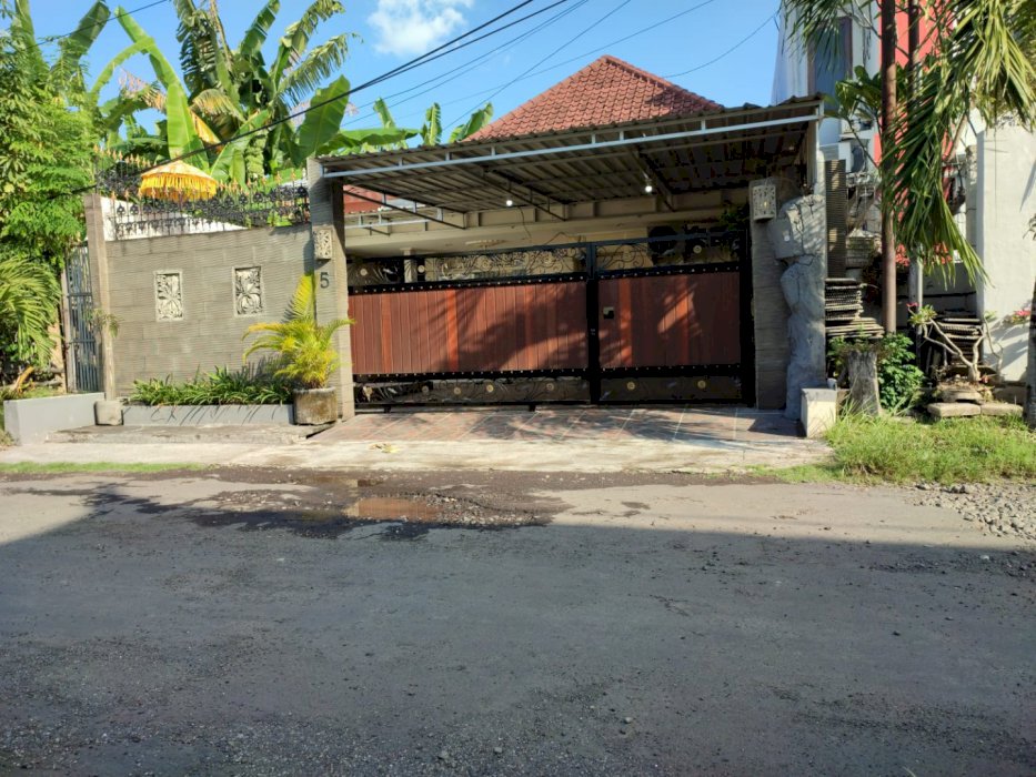 Rumah lantai 1 dikawasan jl gatot subroto 1 dekat jalan raya utama