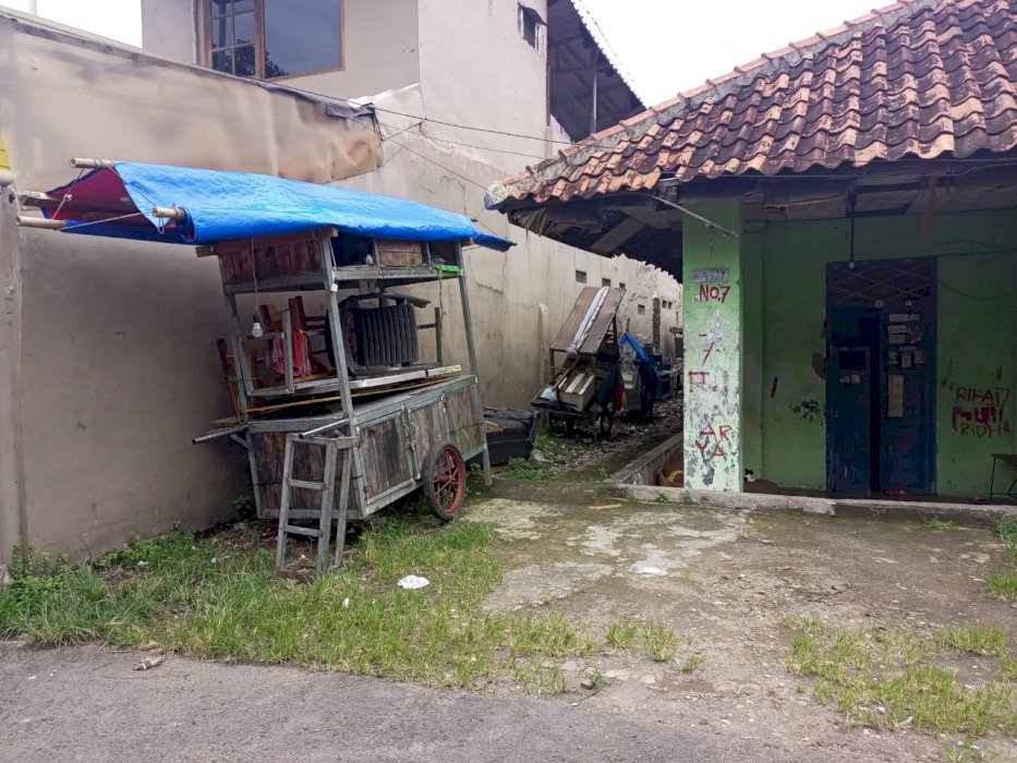 Tanah + bangunan akses masuk mobil cocok utk invest kos"an