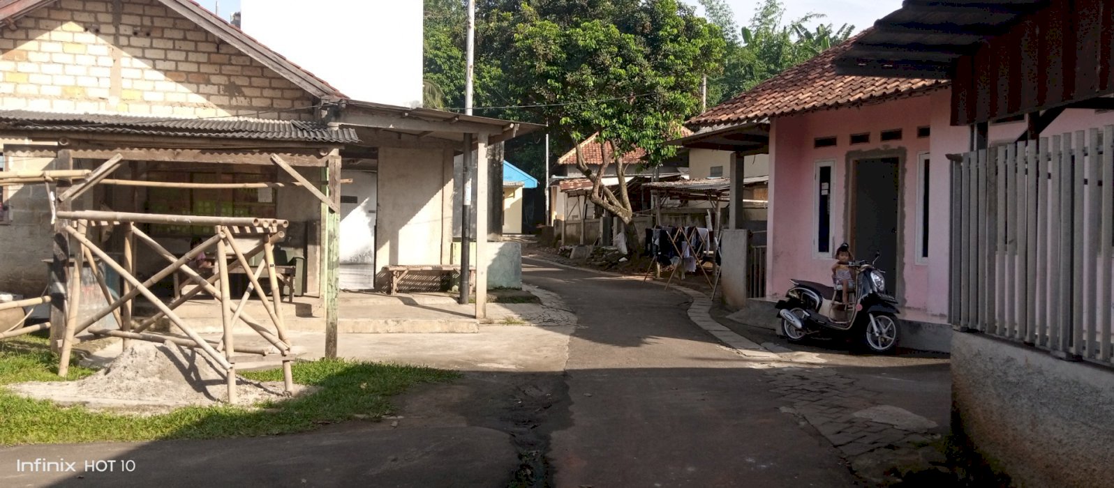 Jual rumah pribadi lokasi strategis dekat stasiun dan kantor