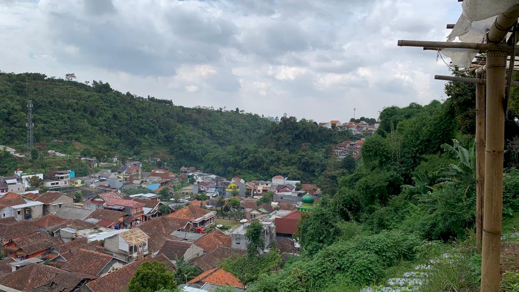 Tanah Lembang pinggir jalan dekat farmhouse