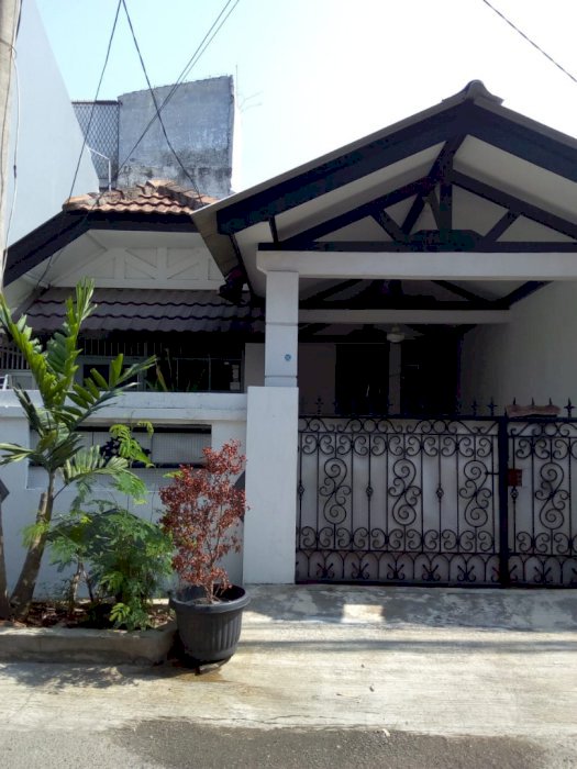 Dijual Rumah Strategis di Perum Kelapa Dua Tangerang Belakang SMS
