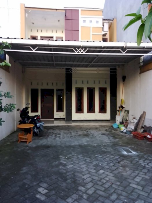 Disewakan Rumah 2 Lantai Minimalis daerah jl kabupaten.