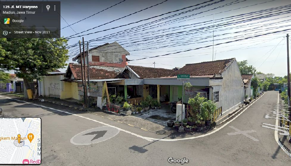 Rumah di pinggir jalan propinsi