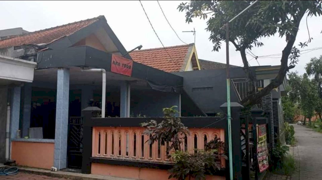 DIJUAL 1 RUMAH BISA JADI 2 RUMAH
