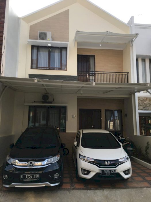 Rumah lokasi strategis, keamanan 24jam, dijual cepat