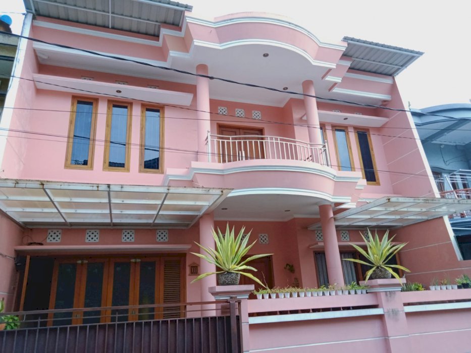 Dijual rumah lantai 2 dikawasan jl resimuka denpasar