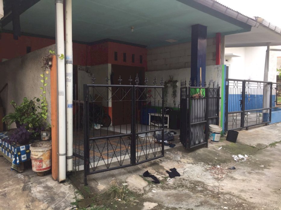 DI JULA RUMAH DGN KONDISI BAGUS , MOBIL BISA MASUK , BEBAS BANJIR