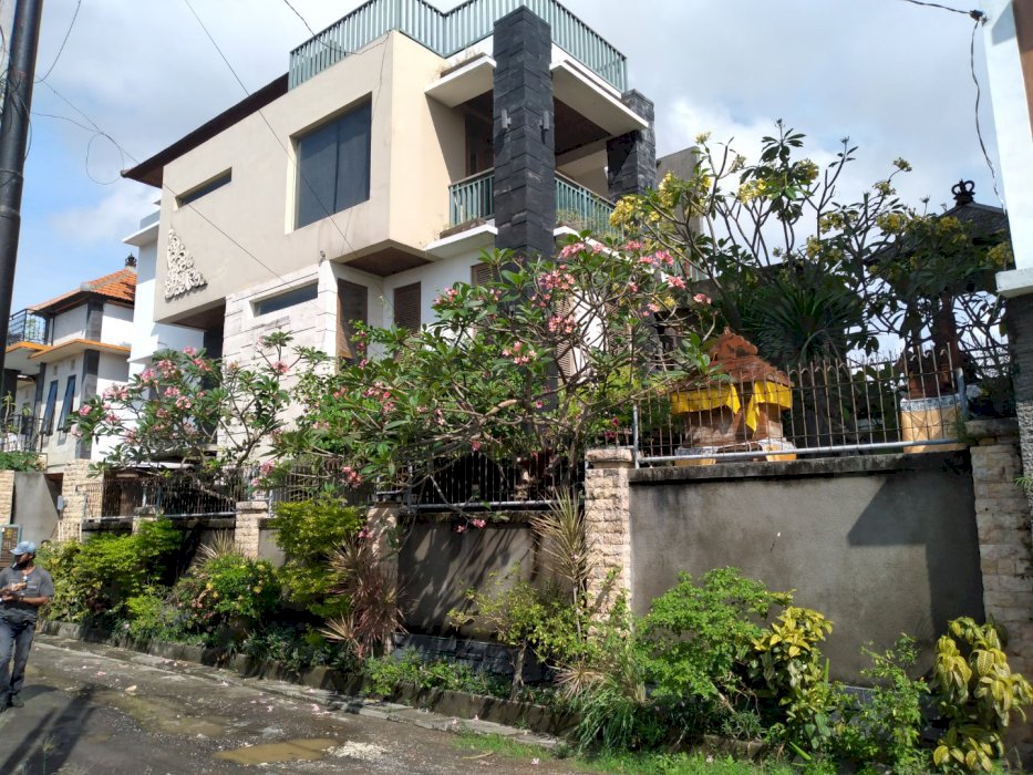 Jual rumah megah mewah elite view Gwk area Pulau Moyo/sesetan bali