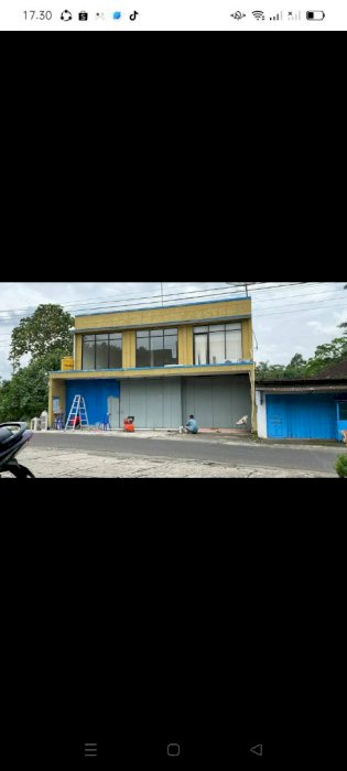 Ruko bekas swalayan 3 lantai