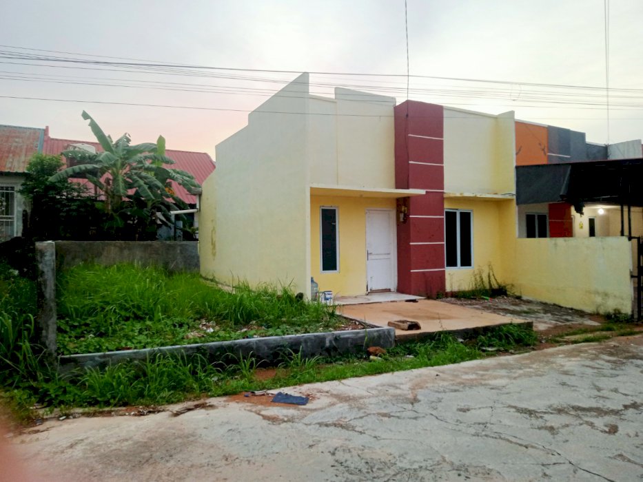 Dijual rugi, rumah Hook, row 8,  dapur, dibawah Developer