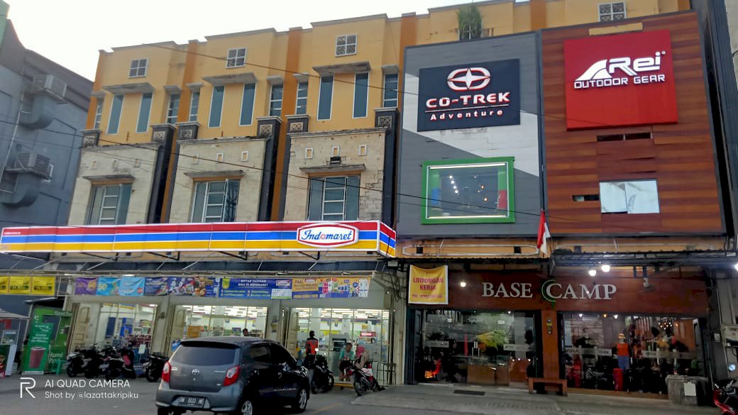 Di jual ruko 3 pintu 3 tingkat dan sisa tanah di belakang ruko