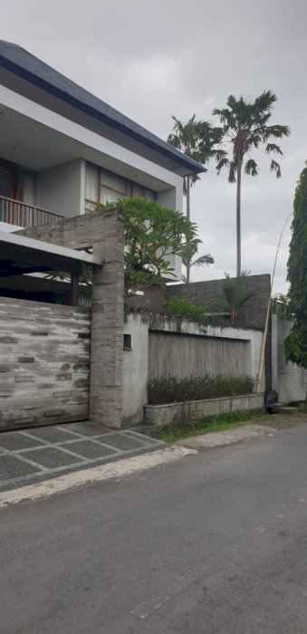Dijual rumah mewah lantai 2 dikawasan jl tukad badung renon denpasar