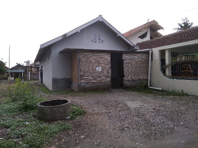 Kost+ pekarangan luas,