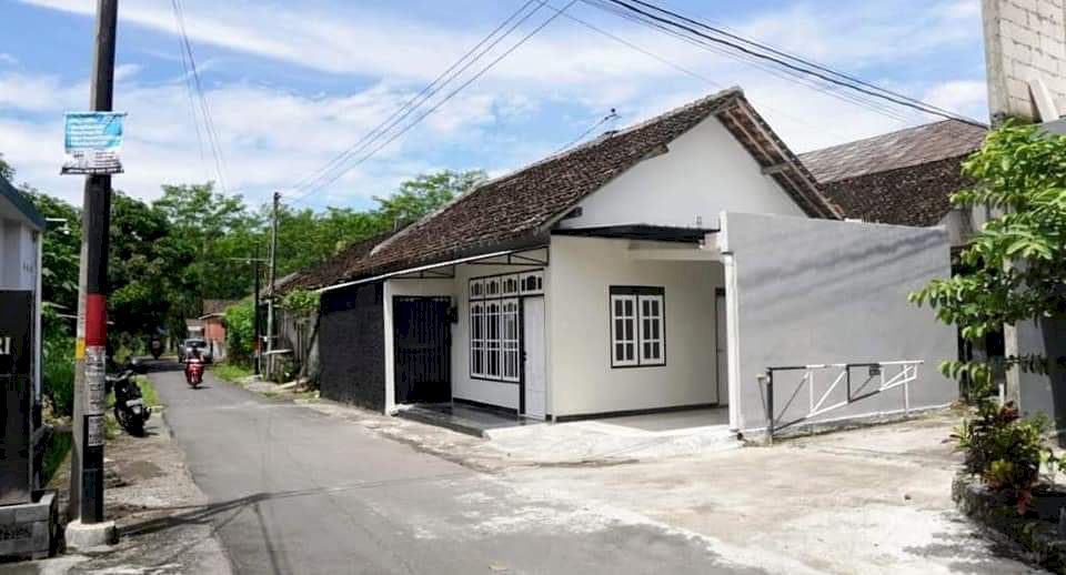 RUMAH HOEK Barat ADITV