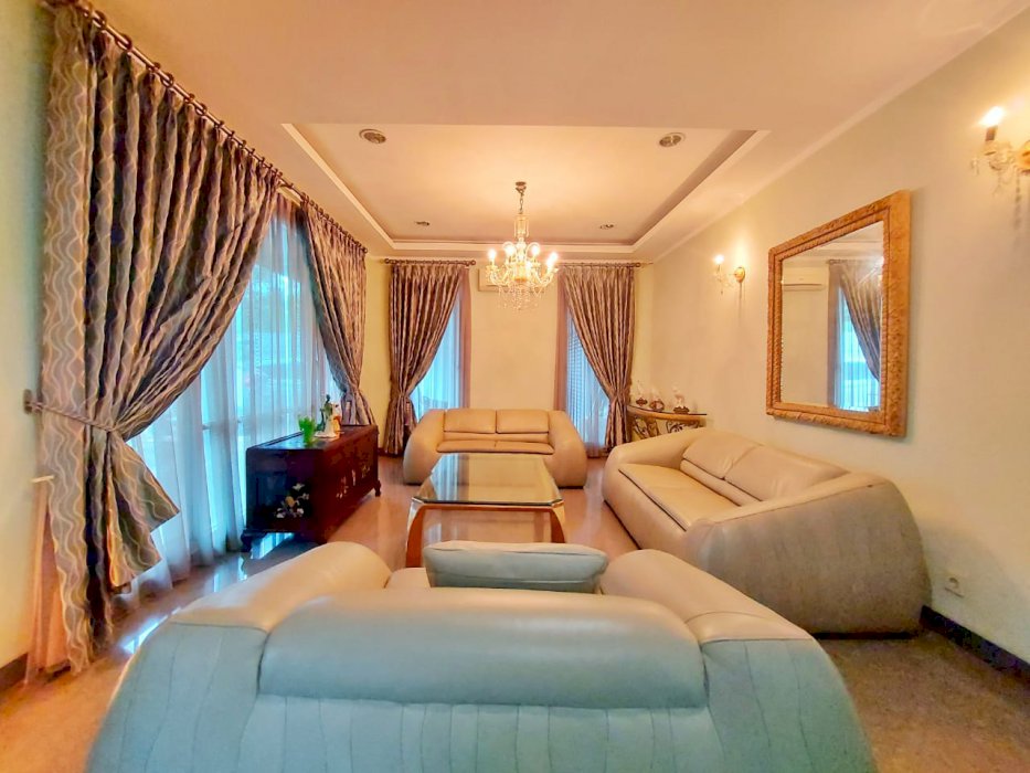 Rumah Asri Lebak Bulus  Jakarta Selatan Siap Huni Ada Pool