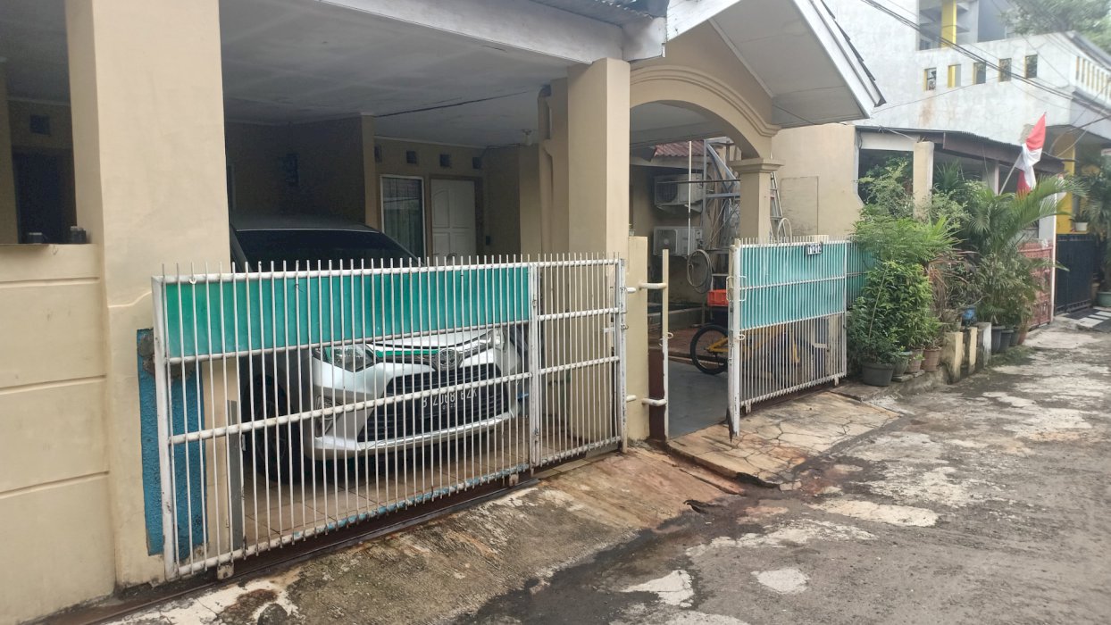 Rumah Dukuh Zamrud kota Legenda