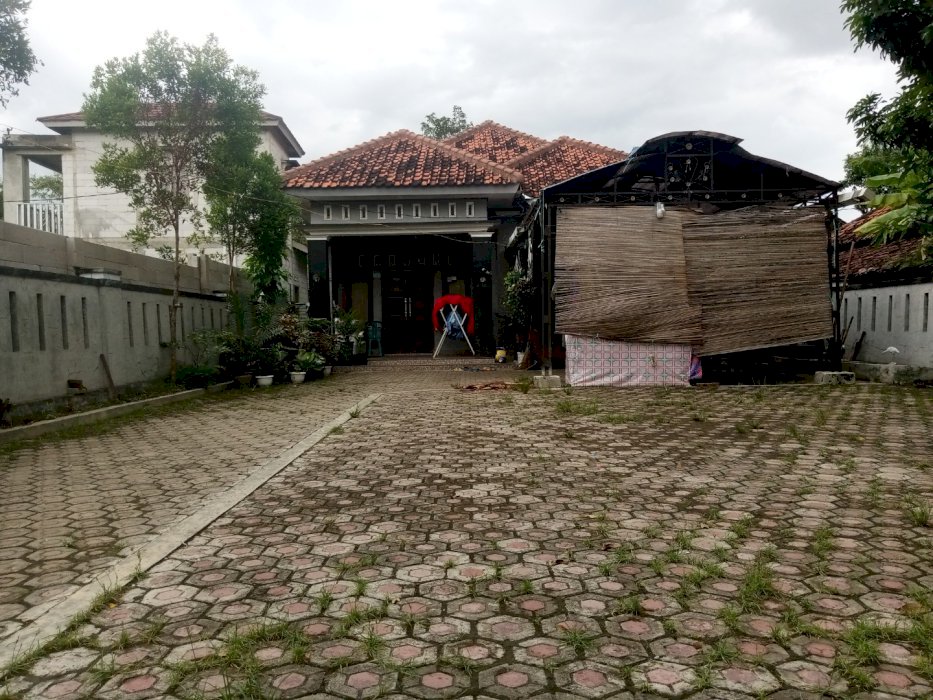 rumah lega teras dan tanah banguan prmanen