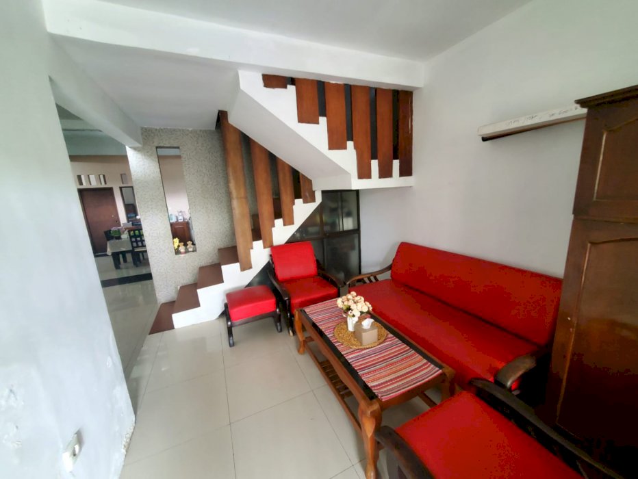 Dijual cepat rumah strategis surabaya barat