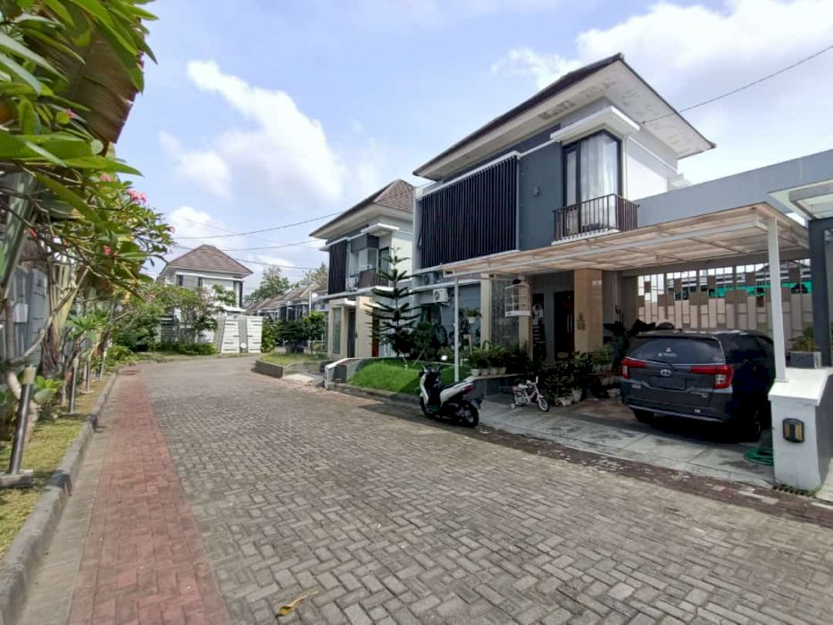 Dijual rumah bagus 2 lantai siap pakai dalam perum elite