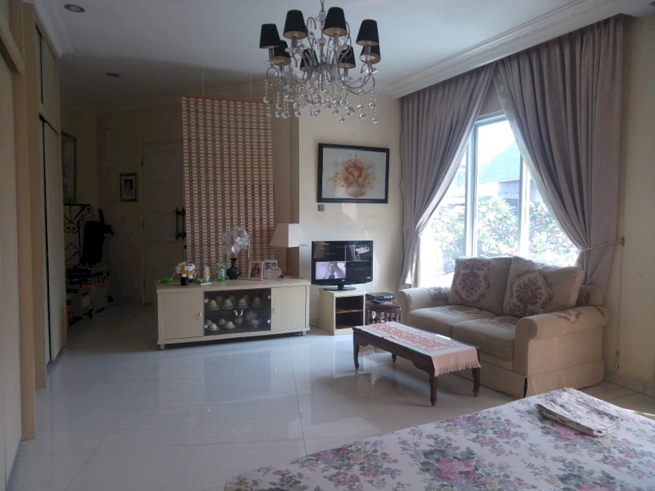 Rumah Mewah di Menteng Lokasi Elit, Aman, Strategis dan Tenang