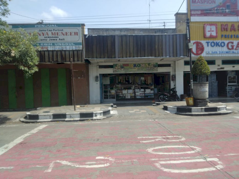 Rumah beserta kios di pusat kota SRAGEN