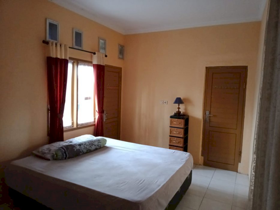 TIIS CEULI HERANG MATA, RUMAH   DEKAT TAMAN SAFARI DAN PINTU TOL GADOG