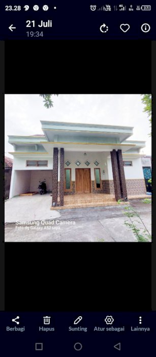 BANGUNAN BARU , TINGGI DAN MEMAKAI BATU BATA MERAH