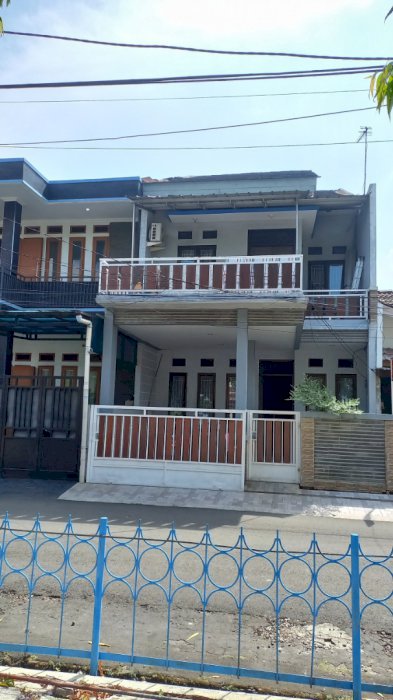Rumah minimalis 2 lantai modern di buaran