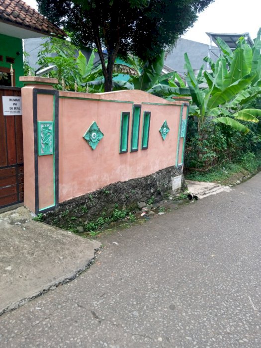 Di Jual tanah beserta rumah..LT 162m2 LB (-+) 110m2.