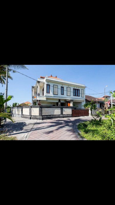 Di jual rumah konsep villa view sawah