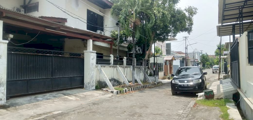 Simpang Darmo Permai Utara III/40-42 Surabaya.