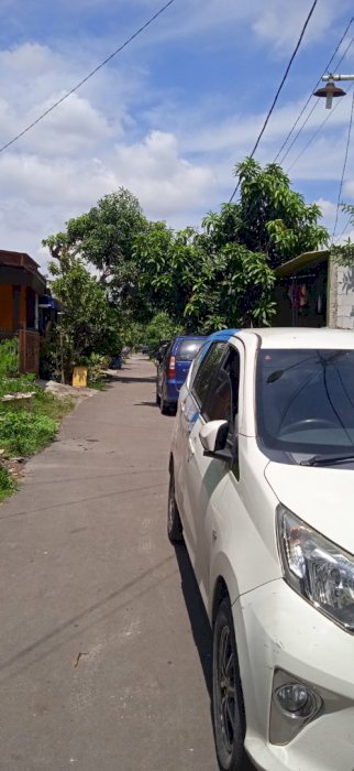 Dijual rumah, kondisi seadanya, bebas banjir.