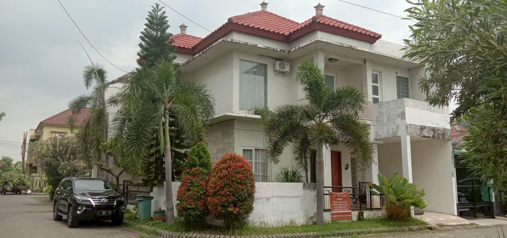 Rumah 2 lt pojok perum ykp