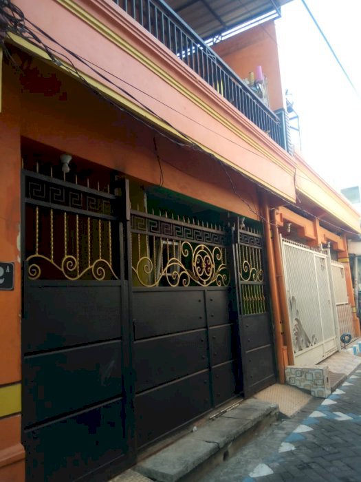 Dijual rumah tingkat dua..daerah Surabaya Utara..Jawa timur..