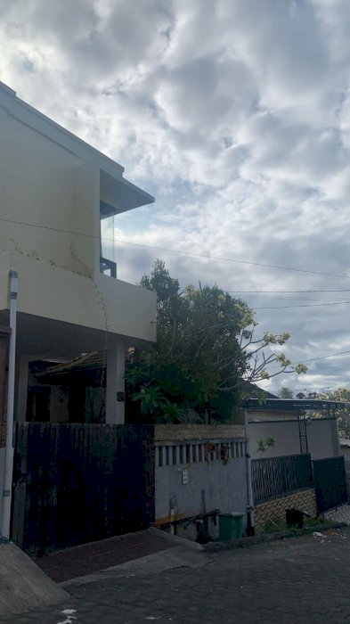 Rumah siap huni 85% furniture gratis lokasi dibali Belakang GWK