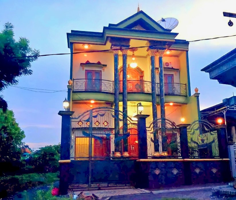 RUMAH MEWAH KLASIK MODERN 2 LANTAI SIAP HUNI