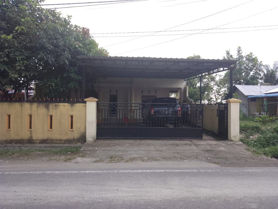 Dijual cepat rumah di pinggir jalan